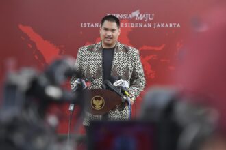 Menteri Pemuda dan Olahraga Republik Indonesia (Menpora RI) Dito Arioetdjo hari Kamis (1/8) siang mengikuti rapat bersama Presiden Joko Widodo di Istana Merdeka, Jakarta. Rapat tersebut membahas masalah revitalisasi dan pemanfaatan fasilitas olahraga di Indonesia hingga penyelenggaraan Liga 3 dan 4. (foto:bagus/kemenpora.go.id)