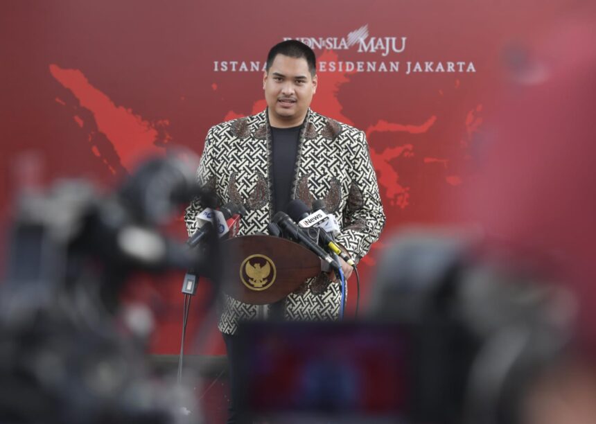 Menteri Pemuda dan Olahraga Republik Indonesia (Menpora RI) Dito Arioetdjo hari Kamis (1/8) siang mengikuti rapat bersama Presiden Joko Widodo di Istana Merdeka, Jakarta. Rapat tersebut membahas masalah revitalisasi dan pemanfaatan fasilitas olahraga di Indonesia hingga penyelenggaraan Liga 3 dan 4. (foto:bagus/kemenpora.go.id)