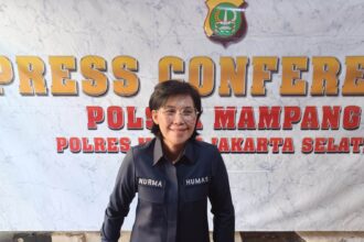 Kasi Humas Polres Metro Jakarta Selatan, AKP Nurma Dewi memberikan keterangan pada awak media terkait jadwal pemanggilan saksi terlapor dalam kasus dugaan pencabulan korban Lolly di Mapolsek Mampang Prapatan, Kamis (26/9/2024). Foto: Joesvicar Iqbal/ipol.id