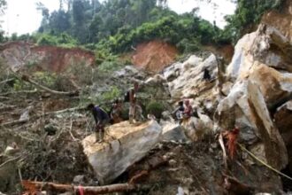 Kondisi terkini tanah longsor di kawasan tambang ilegal di Kabupaten Solok, Provinsi Sumatera Barat, pada Kamis (26/9/2024) sekitar pukul 17.00 WIB. Foto: Badan Nasional Penanggulangan Bencana (BNPB)