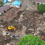 Foto udara lokasi terdampak banjir bandang di Kelurahan Rua, Kecamatan Pulau Ternate, Kota Ternate, Maluku Utara. Tim gabungan berupaya maksimal melakukan pencarian korban hilang hingga Selasa (3/9/2024). Foto: Pusat Data, Informasi, dan Komunikasi Kebencanaan BNPB