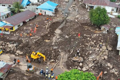 Foto udara lokasi terdampak banjir bandang di Kelurahan Rua, Kecamatan Pulau Ternate, Kota Ternate, Maluku Utara. Tim gabungan berupaya maksimal melakukan pencarian korban hilang hingga Selasa (3/9/2024). Foto: Pusat Data, Informasi, dan Komunikasi Kebencanaan BNPB
