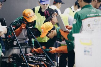 Mobil besutan tim Anargya ITS, Anargya EV Mark 4.0, yang diperiksa oleh juri FSAE Japan 2024 pada tahap EV Inspection. Foto: ITS