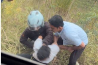 Bripka Rico Hady Saputra saat menangkap komplotan pencuri sepeda motor. Foto: Ist