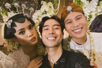 Momen bahagia pernikahan Anindyo Baskoro (Nino RAN) dan Dhabitannisa Auni. Foto: IG, @vidialdiano (tangkap layar)