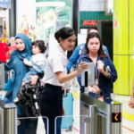 Face Recognition Boarding Gate adalah fasilitas boarding yang dilengkapi dengan kamera untuk mengidentifikasi dan memvalidasi identitas seseorang melalui wajah yang terintegrasi dengan data tiket kereta serta status vaksinasi pelanggan.