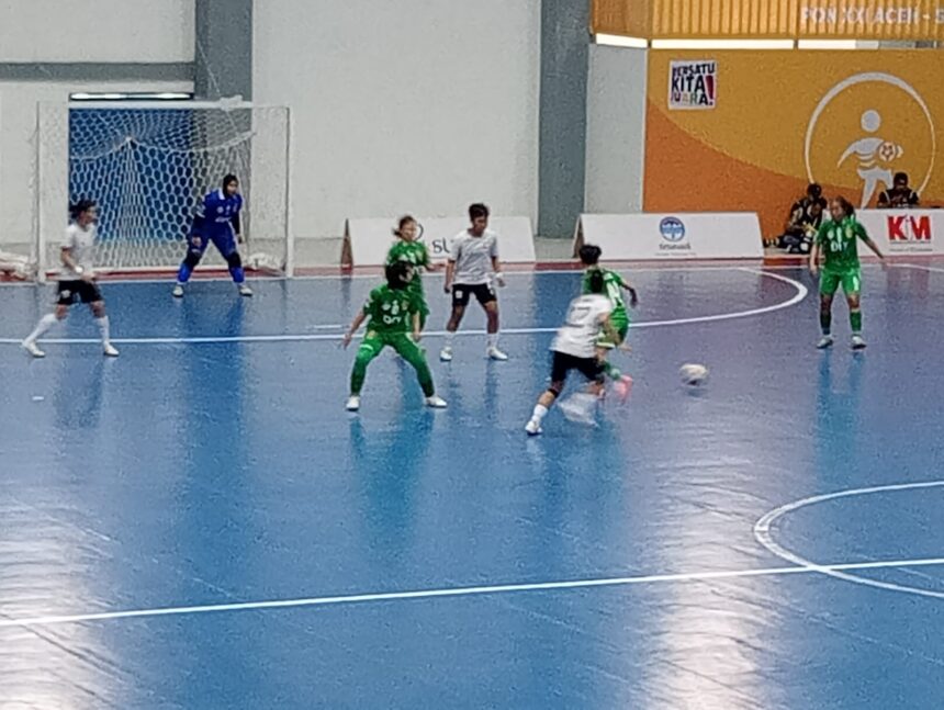 Tim futsal putri DKI Jakarta menyegel satu tempat di babak semifinal cabor futsal Pekan Olahraga Nasional (PON) XXI Aceh-Sumut 2024.