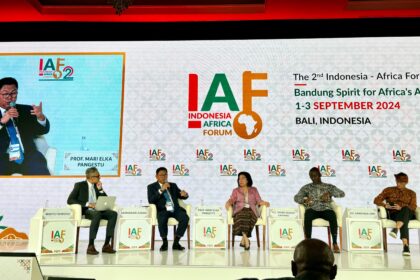 Direktur Utama Bank Mandiri Darmawan Junaidi (kedua dari kiri) saat menjadi salah satu panelis pada gelaran Indonesia - Africa Forum (IAF) 2024 yang berlangsung di Bali pada 1 - 3 September 2024. Foto: Dok Bank Mandiri