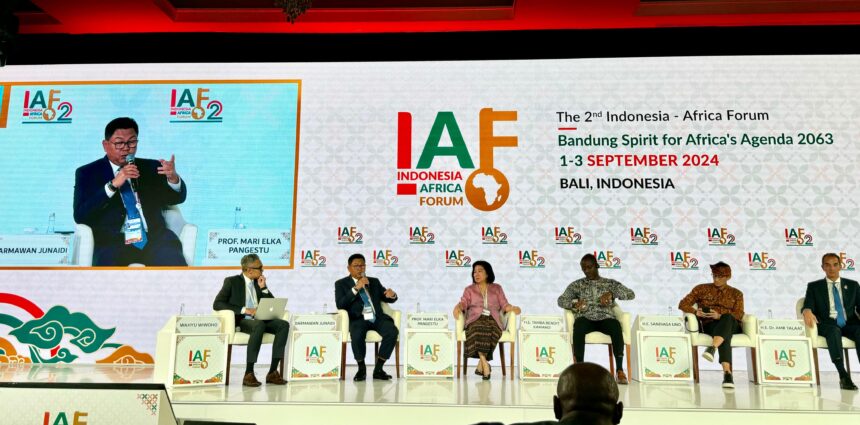 Direktur Utama Bank Mandiri Darmawan Junaidi (kedua dari kiri) saat menjadi salah satu panelis pada gelaran Indonesia - Africa Forum (IAF) 2024 yang berlangsung di Bali pada 1 - 3 September 2024. Foto: Dok Bank Mandiri