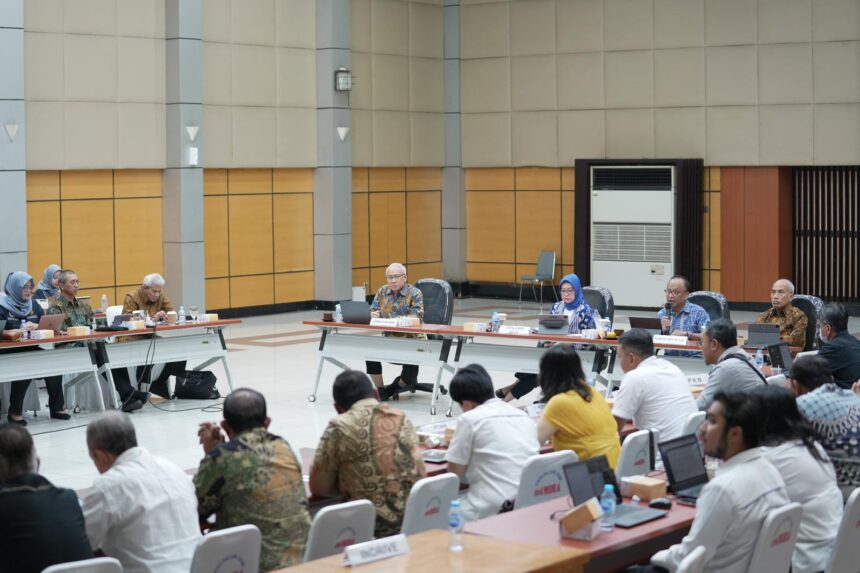 BPH Migas saat public hearing di Bandung. Foto: dok humas