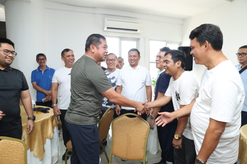 Kepala Staf Angkatan Darat (Kasad) Jenderal TNI Maruli Simanjuntak saat bersilaturahmi dengan Masyarakat Cinta Masjid Indonesia (MCMI), Remaja Islam Cut Meutia (RICMA), dan Yayasan Cut Meutia, bertempat di Markas Besar Angkatan Darat (Mabesad), Jakarta, Kamis (5/9/2024). Foto: Dispenad