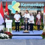 Presiden Jokowi saat meresmikan Gedung Rumah Sakit (RS) Kemenkes Makassar, Sulsel. Foto: dok humas