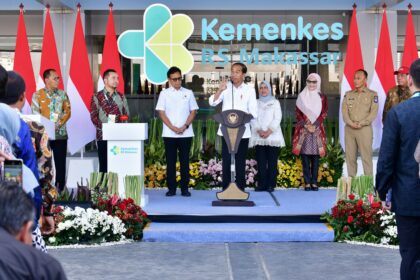 Presiden Jokowi saat meresmikan Gedung Rumah Sakit (RS) Kemenkes Makassar, Sulsel. Foto: dok humas