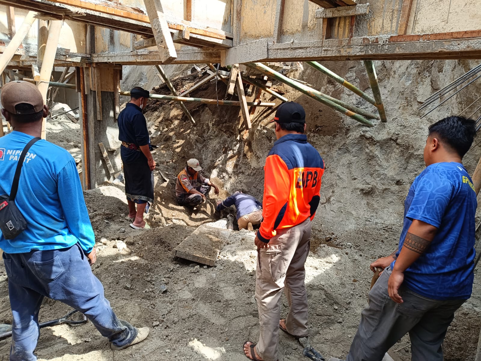 Kondisi di lokasi proyek pembangunan coffee shop paper hills yang terdampak tanah longsor di Desa Batur Tengah, Kecamatan Kintamani, Kabupaten Bangli, Provinsi Bali, Sabtu (7/9/2024). Foto: Ist