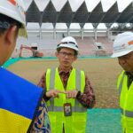 Deputi Kepala BPKP bidang Polhukam PMK Iwan Taufiq Purwanto bersama jajaran saat meninjau Stadion Harapan Bangsa yang akan digunakan sebagai tempat seremoni pembukaan PON XII Aceh-Sumatera Utara 2024. Foto: Ist