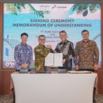 Pertamina Patra Niaga dan PT Sojitz Indonesia menjalin kemitraan strategis untuk mendukung transisi energi dan pengurangan emisi karbon melalui penggunaan produk Hydrotreated Vegetable Oil (HVO) yaitu Pertamina Renewable Diesel.