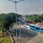 Satu unit Transjakarta melintasi jalur busway dari arah Terminal Kampung Rambutan menuju kawasan Kramat Jati, Jakarta Timur, Senin (16/9/2024). Foto: Joesvicar Iqbal/ipol.id