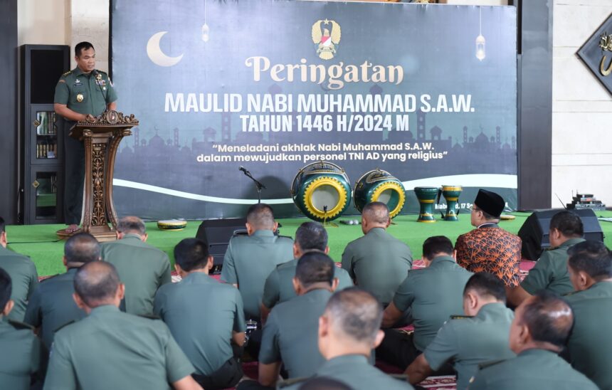 Wakil Kepala Staf Angkatan Darat (Wakasad) Letjen TNI Tandyo dalam peringatan Maulid Nabi Muhammad SAW di Masjid At-Taqwa, Mabesad, Jakarta. Foto: Dispenad