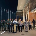 Menteri Koordinator Bidang Politik, Hukum dan Keamanan Marsekal TNI (Purn) Hadi Tjahjanto pada serah terima Philip Mehrtens kepada pihak Selandia Baru di Bandara Halim Perdanakusuma, Jakarta, Sabtu (21/9/2024) malam. Foto: Humas Kemenko Polhukam