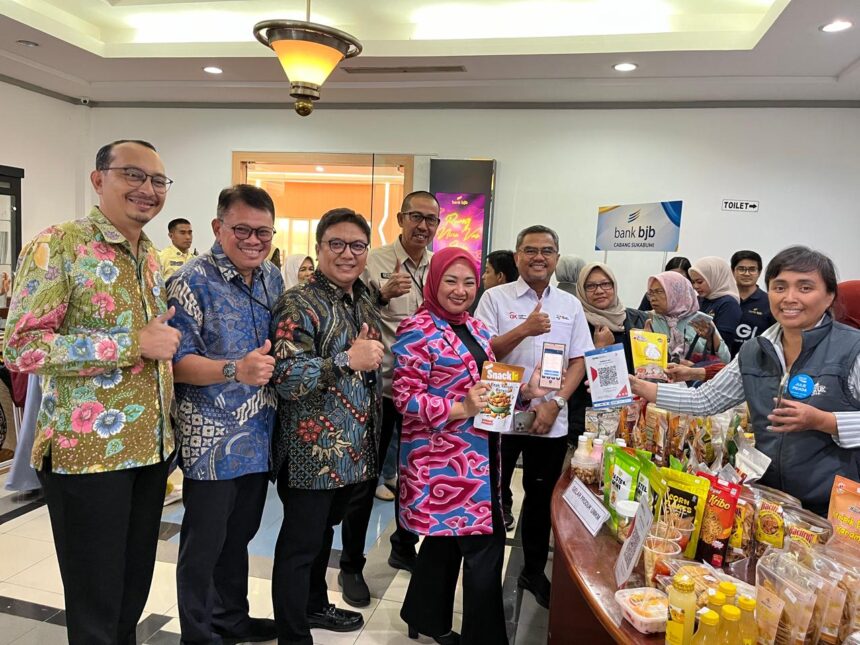 Pada hari Kamis, 19 September 2024, di Kantor Cabang Sukabumi, bank bjb bekerja sama dengan Otoritas Jasa Keuangan (OJK) Provinsi Jawa Barat dan Pemerintah Kota Sukabumi menggelar acara Bincang Bisnis dengan tema “Cerdas dan Bijak Dalam Meminjam Serta Mengelola Keuangan.” Acara ini dihadiri oleh PJ. Walikota Sukabumi Kusmana Hartadji, Direktur Pengawasan Lembaga Jasa Keuangan 1 OJK Provinsi Jawa Barat Misran Pasaribu, Direktur Komersial & UMKM bank bjb Nancy Adistyasari, serta para pelaku UMKM dari Sukabumi