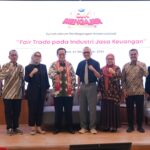 Dian Ediana Rae dalam kegiatan OJK Mengajar menyambut Hari Ulang Tahun (HUT) OJK ke-13 dengan memberikan Kuliah Umum Hukum Perdagangan Internasional dengan tema “Fair Trade pada Industri Jasa Keuangan” yang diselenggarakan di Fakultas Hukum Universitas Padjajaran, Sumedang, Selasa (24/9).