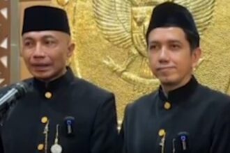 Pasangan cagub jalur independen, Dharma Pongrekun (kiri) dan Kun Wardana saat mendaftar di KPUD DKI Jakarta.(Foto dok KPU DKI)