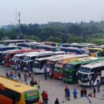 Ilustrasi - Aktivitas para penumpang turun dari bus Antar Kota Antar Provinsi (AKAP) di terminal. Foto: Dok/ipol.id