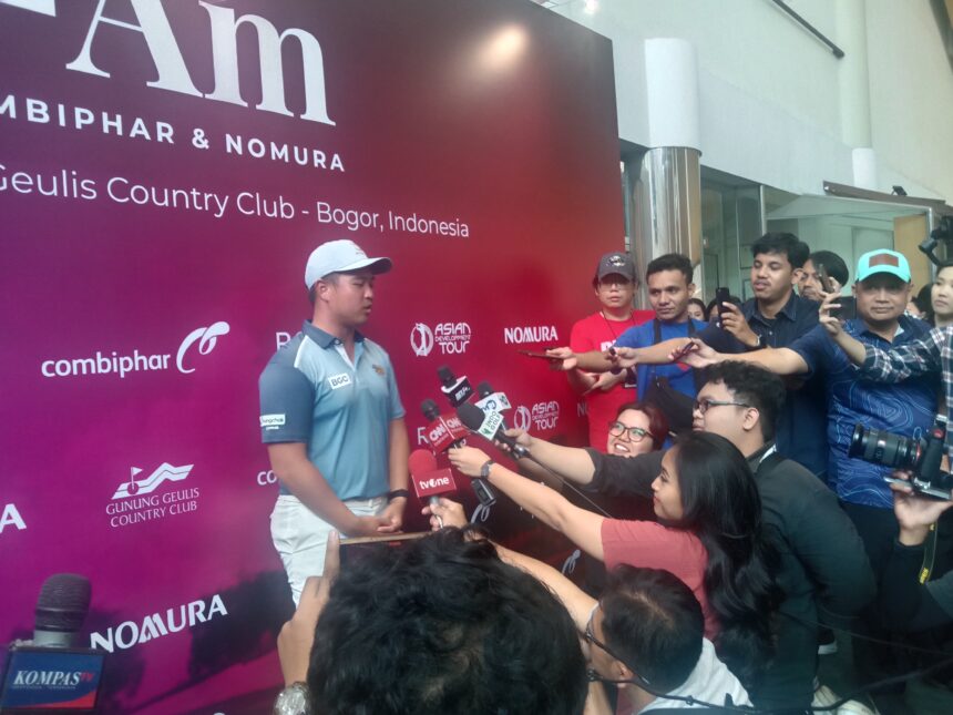 Pasangan pegolf Malaysia-Indonesia, Galven Green & Andree Harahap (Am.) Raih Gelar Juara Beregu Pro-Am Presented by Combiphar 2024 di Gunung Geulis Country Club, Bogor. Foto: IPOL.