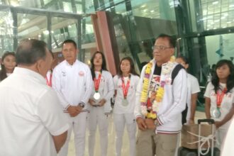 Tim Sepak Bola Putri DKI Jakarta tiba di Bandara Soetta. Foto/ipol