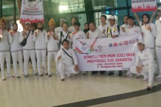 Atlet DKI saat tiba di Bandara Soetta usai Berlaga di Pon Aceh-Sumut. Foto/ipol