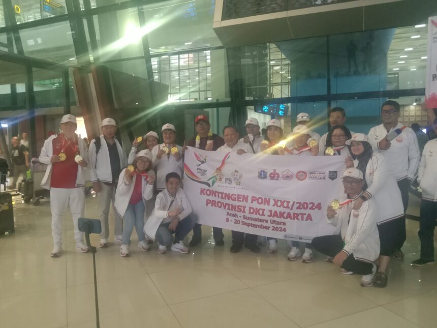 Tim bridge DKI kembali ke Jakarta usai berlaga di Pekan Olahraga Nasional (PON) XXI Aceh-Sumatera Utara 2024. Rombongan disambut tim Posko DKI saat tiba di Bandara Soetta, Tangerang, Jumat (20/9) pukul 20.00.