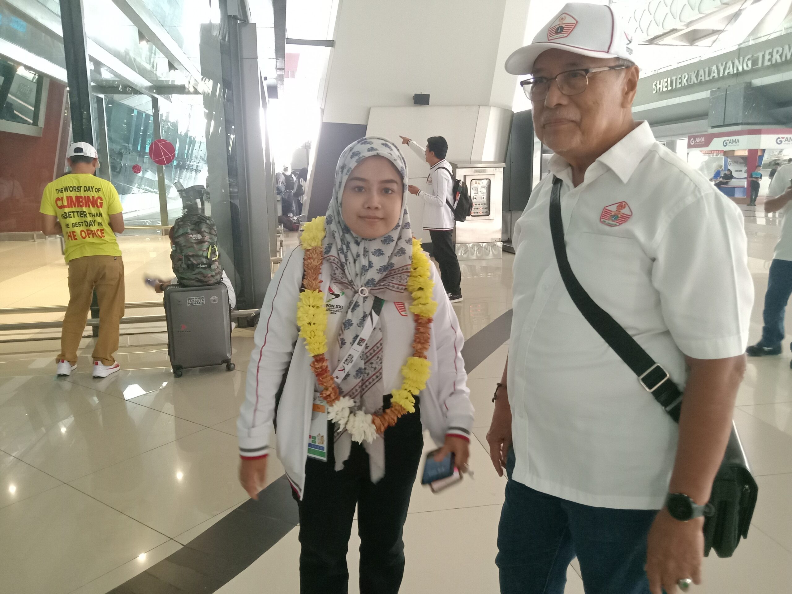 Eka Khairunisa, Manager menembak DKI Ditemui di Bandara Soetta, Sabtu (21/9), pukul 14.00.