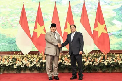 Menhan RI, Prabowo Subianto, bersama Perdana Menteri Vietnam, Pham Minh Chinh. Foto: Dok Kemenhan