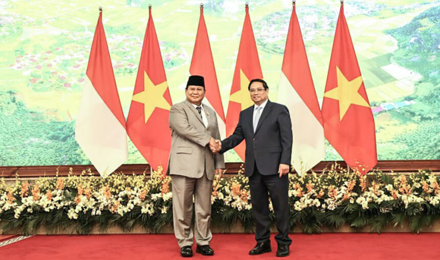 Menhan RI, Prabowo Subianto, bersama Perdana Menteri Vietnam, Pham Minh Chinh. Foto: Dok Kemenhan