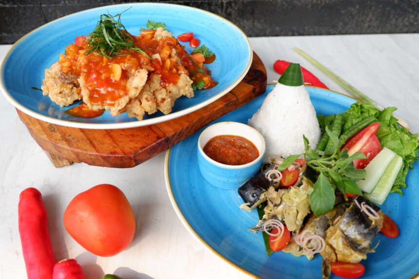 Kepiting Soka and Nasi Pepes Patin. (dok. Swiss-Belinn Kemayoran)