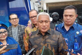 Kepala Badan Narkotika Nasional (BNN) RI, Komjen Pol Martinus Hukom didampingi Deputi Pemberantasan BNN RI, Irjen Pol I Wayan Sugiri dan Kepala Biro Humas dan Protokol Sekretariat Utama BNN RI, Brigjen Sulistyo Pujo Hartono dalam ungkap kasus sejumlah barang bukti di Markas BNN RI Cawang, Jakarta Timur. Foto: Dok/ipol.id