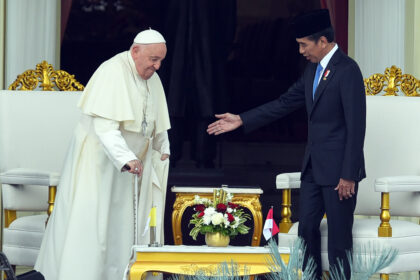 Presiden RI Joko Widodo (Jokowi) saat menerima kunjungan resmi Kenegaraan Paus Fransiskus, di Istana Merdeka, Jakarta, Rabu (04/09/2024) pagi. Foto: Humas Setkab/Rahmat