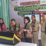 Direktur Utama PT Pegadaian, Damar Latri Setiawan, didampingi Komisaris Utama PT Pegadaian, Loto Srinaita Ginting, saat meresmikan The GadePreneurSpace di Pegadaian Cabang Kebon Nanas, Jalan DI Pandjaitan, Jakarta Timur, pada awal Juni 2024. Foto: Iqbal/Ipol.id