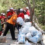 Sebanyak 184,8 kg sampah yang didominasi oleh kategori non-organik dan residu terkumpul dari Aksi Bersih yang menjangkau 1 hektare wilayah pantai mangrove Wonorejo. Foto: Ist