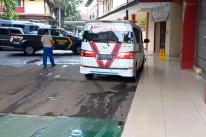 Tujuh jenazah remaja yang ditemukan tewas di Kali Bekasi, Kota Bekasi, Jawa Barat, Minggu (22/9/2024). Kini dalam proses identifikasi Tim Kedokteran di Instalasi Forensik Rumah Sakit (RS) Polri Kramat Jati, Jakarta Timur, Senin (23/9/2024). Foto: Dok/ipol.id
