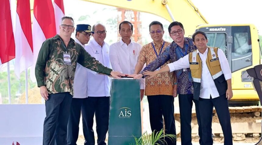 Presiden Jokowi saat peresmian pembangunan Gedung Australian Independent School (AIS) Nusantara, Rabu (25/9/2024). Foto: Biro Pers Sekretariat Presiden