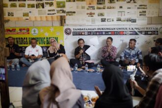 Pramono Anung saat menemui warga Kampung Bayam. Foto: Ist