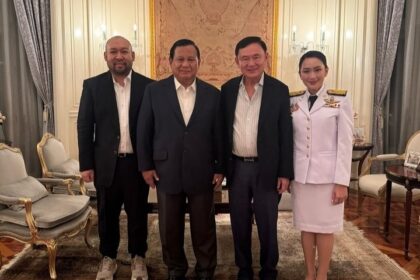 Presiden Terpilih Prabowo Subianto dan Didit Hediprasetyo berfoto bersama Eks PM Thailand, Thaksin Sinawatra dan putrinya PM Thailand, Paetongtarn Shinawatra, Foto: Tangkapan layar IG @prabowo