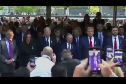 Terlihat Wapres Kamala Harris, Presiden Joe Biden, mantan Wali Kota New York Michael Bloomberg, Capres Donald Trump dan Cawapres J.D. Vance menghadiri Peringatan Tragedi 9/11 di bekas Menara Kembar World Trade Center di New York hari Rabu, 11 September 2024.. Foto: x @theinformant_x