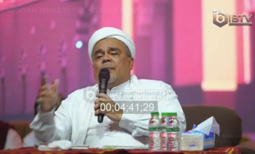 Imam Besar Habib Rizieq Shihab (IBHRS) saat memberikan ceramah Maulid Nabi di Petamburan Jakarta Senin (16/9/2025). Foto: Tangkapan layar youtube Islamic Brotherhood Television.