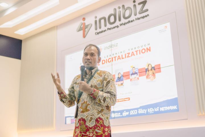 General Manager Witel Bogor Budi Susila dalam sambutannya pada acara #EduBizTalk yang diselenggarakan oleh Xooply by Metranet, melalui SIPLah Telkom (Sistem Informasi Pengadaan di Sekolah), beberapa waktu yang lalu. Foto: Telkom Indonesia