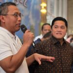 Direktur Utama PT Pegadaian, Damar Latri Setiawan bersama Ketum PSSI Erick Thohir. Foto: dok. Pegadaian