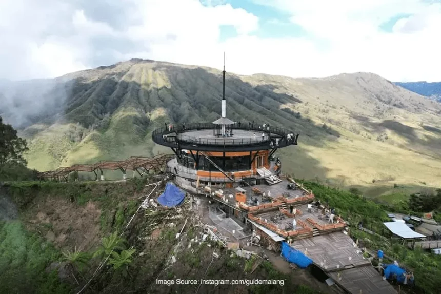 Kafe tertinggi di Jawa Timur, Bromo Hillside. Foto: IG GuideMalang