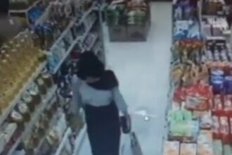 Wanita terekam CCTV buang air kecil didalam minimarket. Foto: IG, @mygigsmedia (tangkap layar)