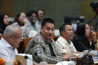 Menpora, Ario Bimo Nandito Ariotedjo (Dito Ariotedjo), saat rapat kerja yang dipimpin Wakil Ketua Komisi X DPR, Hetifah Sjaifudian di Gedung DPR, Jakarta. Foto: PSSI